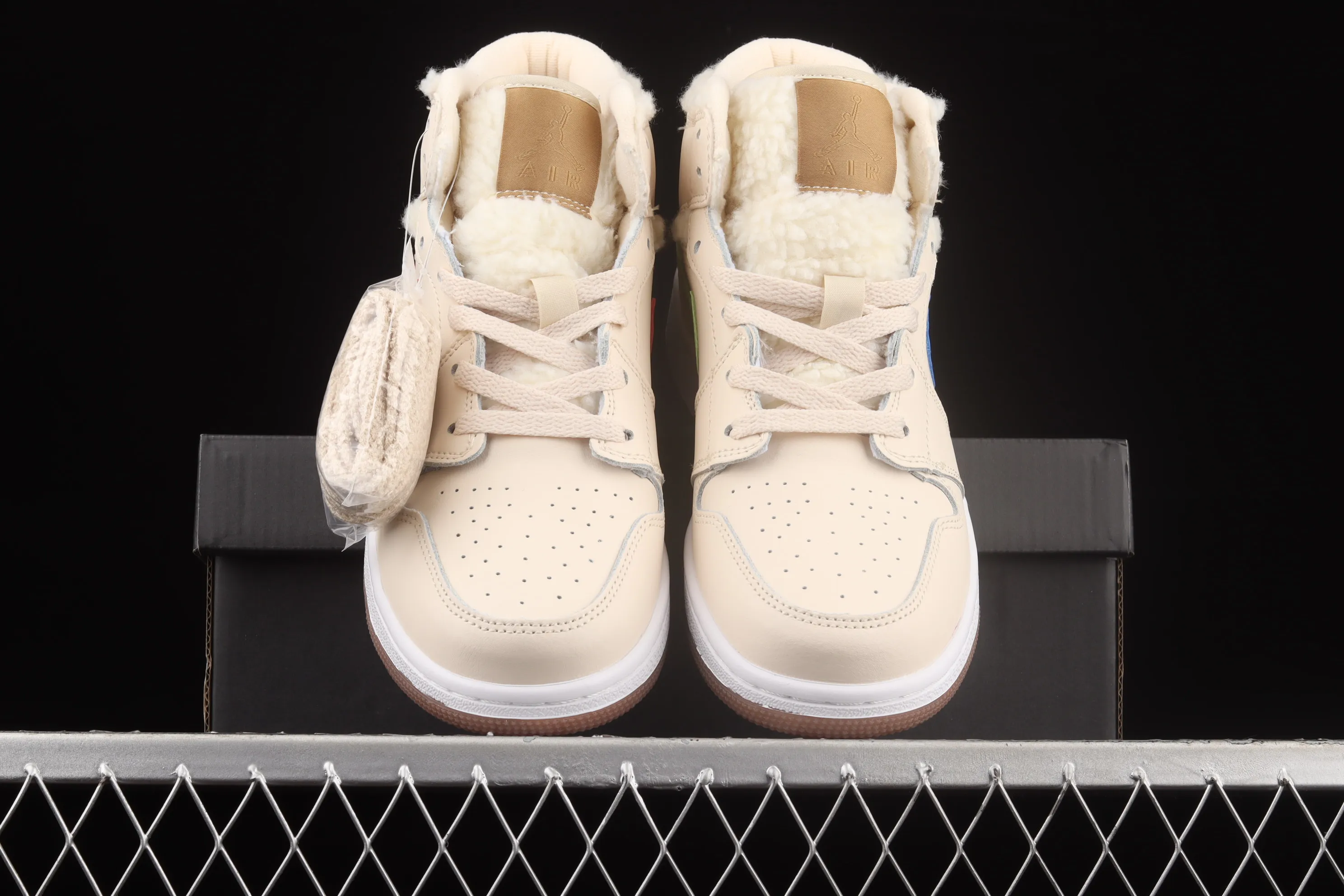 All Categories Air Jordan Jordan Series Basketball Shoes Air Jordan 1 Mid Air Jordan 1 Mid AJ1 Pearl Milk Tea Zhongbang Basketball Shoes DO2207-264